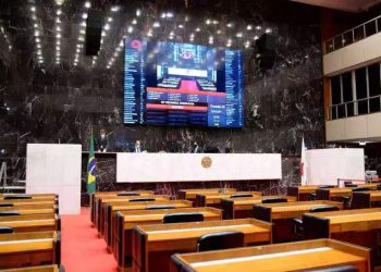 Deputados estaduais votam aumento dos próprios salários nesta segunda