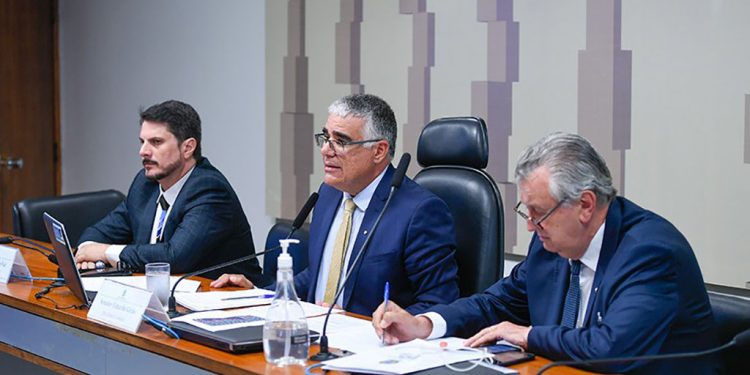 Participantes de debate criticam processo eleitoral e pedem que TSE analise denúncias