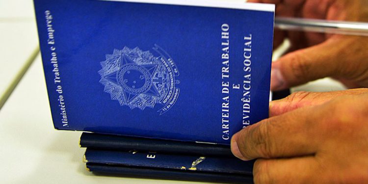 Brasil gera 135 mil novos postos de trabalho em novembro, diz Caged