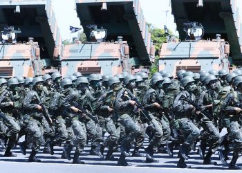 Decretos oficializam troca de comando no Exército