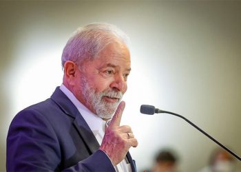 Lula pretende voltar a cobrar imposto sobre combustível