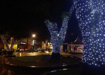Luzes de Natal em centros comerciais de Ipatinga são acesas