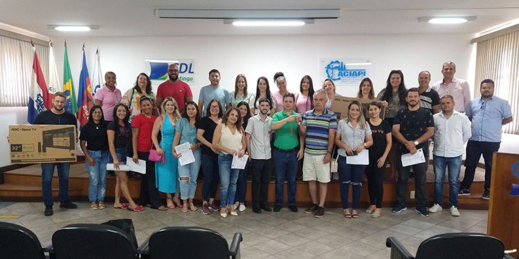 Aciapi e CDL de Ipatinga entregam prêmios da campanha Natal Premiado