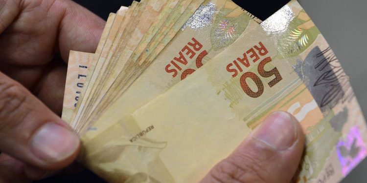 Salário mínimo sobe para R$ 1.302 a partir de 1º de janeiro
