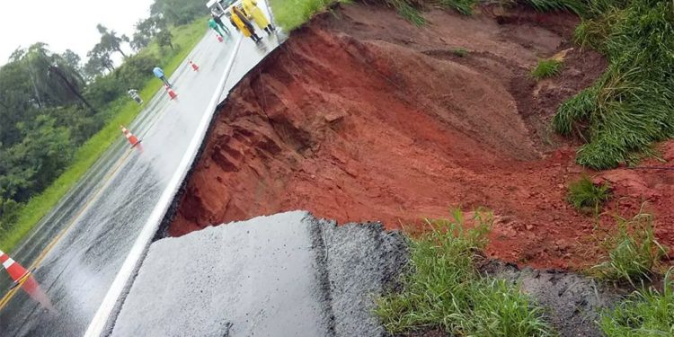 Rodovias mineiras têm vários pontos de interdições devido às fortes chuvas