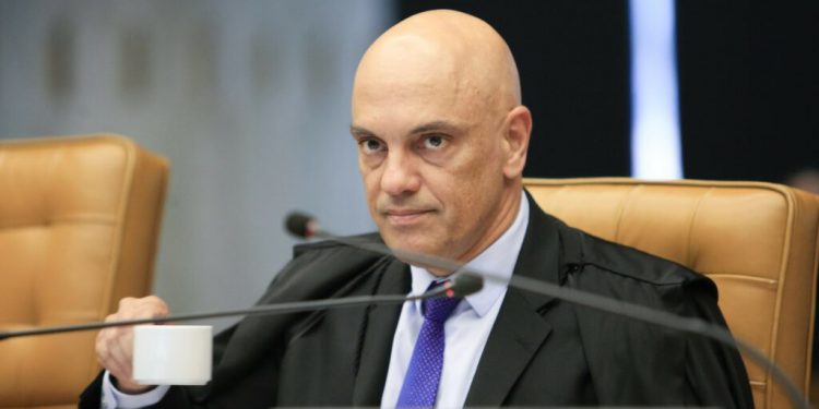 Parlamentares cobram Moraes por fala de Lula sobre “golpe”