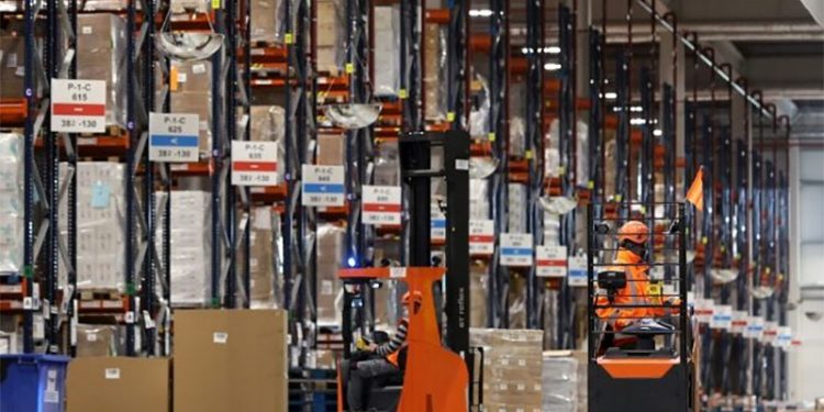 Economia incerta faz Amazon demitir mais de 18 mil funcionários