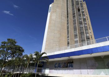 Caixa suspende crédito consignado para beneficiários do Bolsa Família