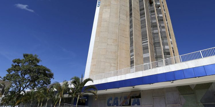 Caixa suspende crédito consignado para beneficiários do Bolsa Família