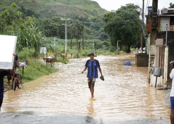 Famílias desalojadas começam a voltar para casa em Fabriciano