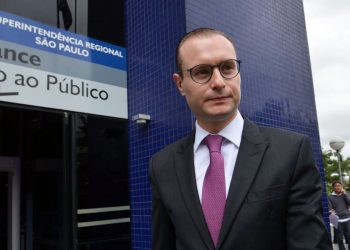 Lojas Americanas contrata Cristiano Zanin, advogado de Lula