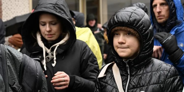 Ativista Greta Thunberg é detida em protesto na Alemanha