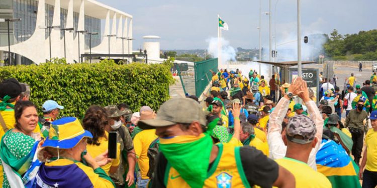 Psol pede ao STF investigação de congressistas por invasão