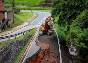 Contorno entre Cidade Nobre e Iguaçu, em Ipatinga, é bloqueado para obras