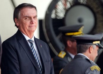Bolsonaro se manifesta sobre atos no DF e repudia fala de Lula