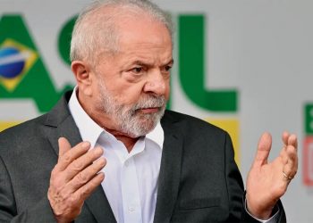 Lula justifica troca no Exército e diz que Forças Armadas não podem servir a um político