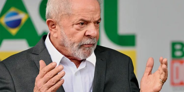 Lula justifica troca no Exército e diz que Forças Armadas não podem servir a um político