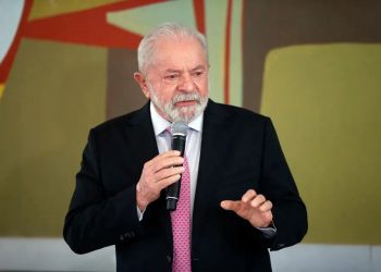 Em crise com militares, Lula dispensa número 2 do GSI