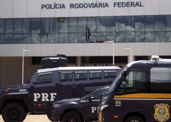 Agentes reclamam por não poder nem tomar água durante escolta de Lula