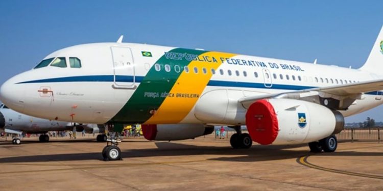 Avião presidencial já não tem as cores verde e amarela na fuselagem