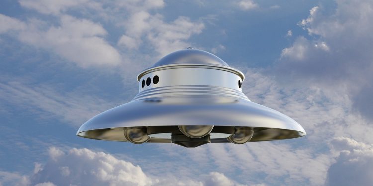 Pentágono se recusa a negar que OVNIs são extraterrestres