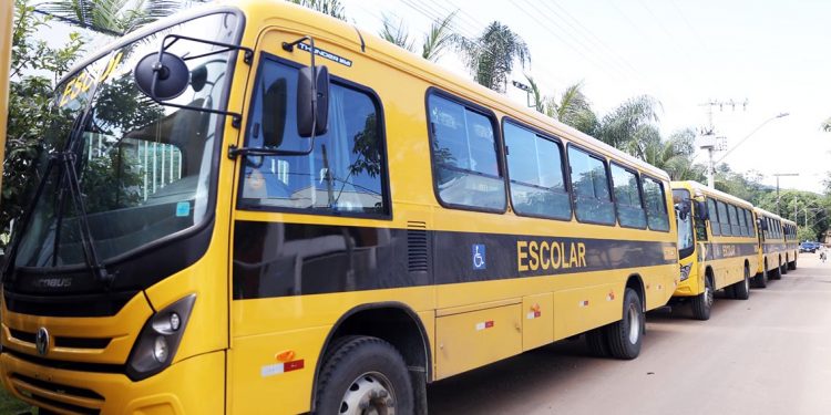 Fabriciano renova frota de transporte escolar   
