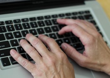 Empresas de tecnologia demitem empregados no Brasil