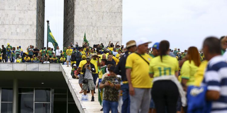 AGU pede que bloqueio de bens de presos por atos no DF suba para R$ 20,7 milhões