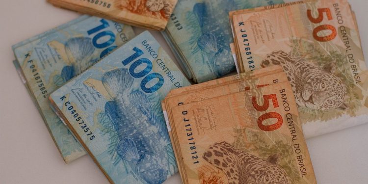 Mercado financeiro adia previsão de primeiro corte da Selic para novembro