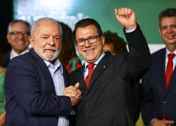 Ministro de Lula diz não se preocupar com saída de Uber do Brasil: “Correios pode substituir”