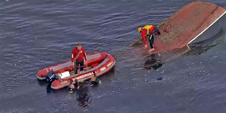 Naufrágio na Baía de Guanabara deixa 6 mortos e 2 desaparecidos