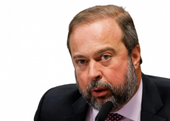 Requião pede a Lula a cabeça de Alexandre Silveira