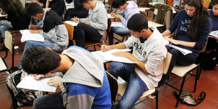Governo abre consulta pública sobre novo ensino médio