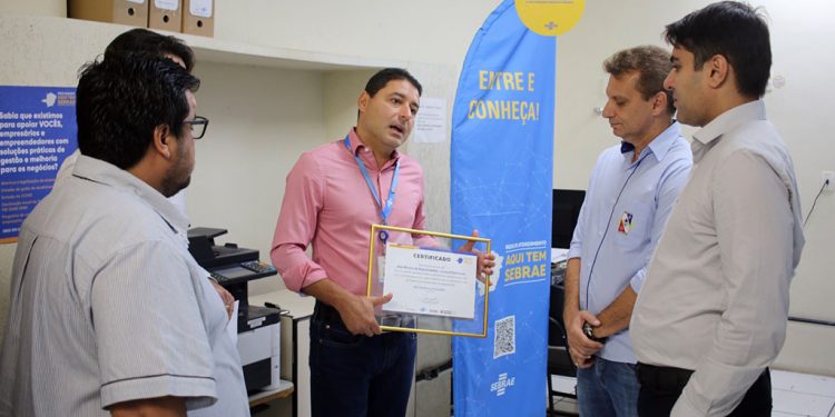 Sala do Empreendedor de Fabriciano recebe certificado de desempenho do Sebrae