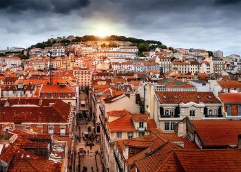 Entra em vigor lei que dá ‘residência automática’ a brasileiros que estão em Portugal