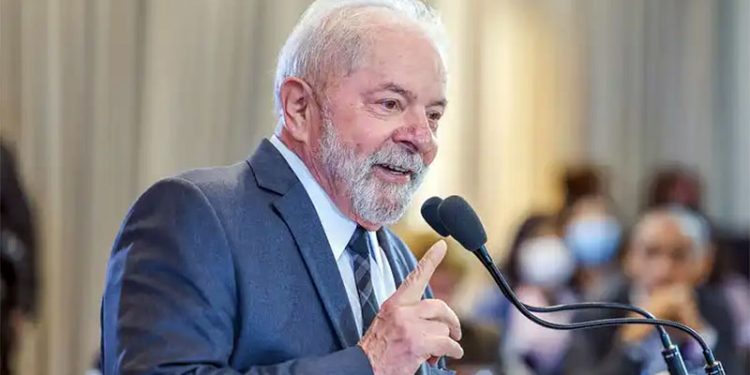 Projeto de Lula obriga empresas com mais de 20 funcionários a divulgar salários