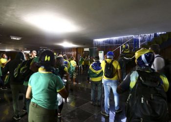 Moraes liberta mais 149 mulheres presas por atos em 8 de janeiro