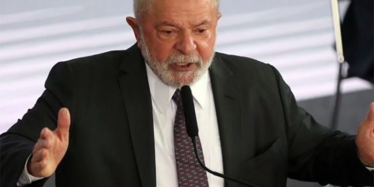 Lula critica lucro recorde da Petrobras: ‘resolveu agraciar acionistas’
