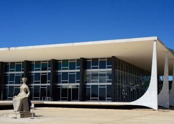 STF mantém decisão que suspende ações contra decreto anti-armas de Lula