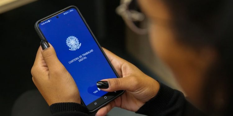 Minas tem mais de 10,2 mil vagas de emprego disponíveis no Sine