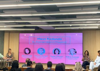 Proprietárias de farmácias de manipulação debatem empreendedorismo feminino em evento
