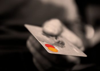 Inadimplência volta a crescer em fevereiro e atinge 70,5 milhões, diz Serasa