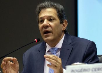 Governo estuda plano para retirar carros velhos das ruas, com pagamento de indenização