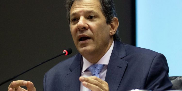 Governo estuda plano para retirar carros velhos das ruas, com pagamento de indenização