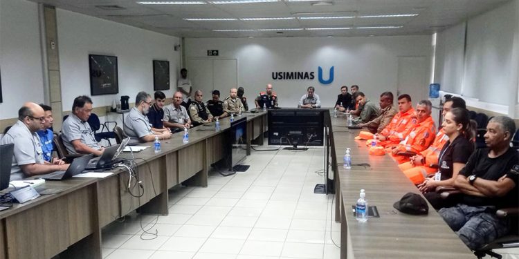 Usiminas recebe representantes da PMI e órgãos de segurança em visita às obras na usina