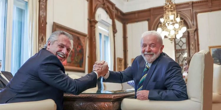 Banco dos Brics rejeita ideia de Lula de socorrer Argentina
