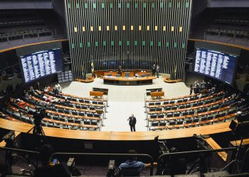 PL da ‘Censura’ é fatiada e parte que pode “enterrar” sites pequenos deve ter urgência votada hoje