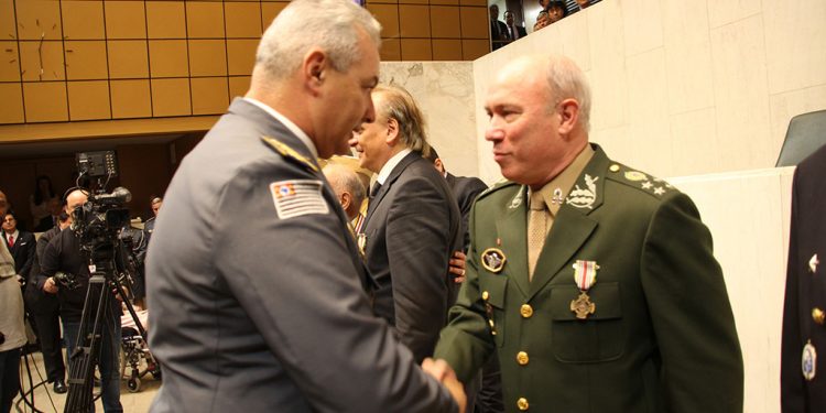 General, pai de Cid, fica furioso e vai até QG do Exército