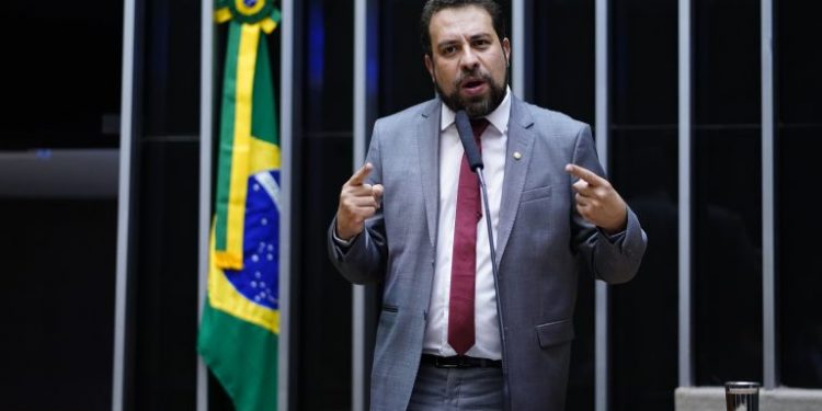 “CPI do MST é totalmente descabida”, critica Boulos