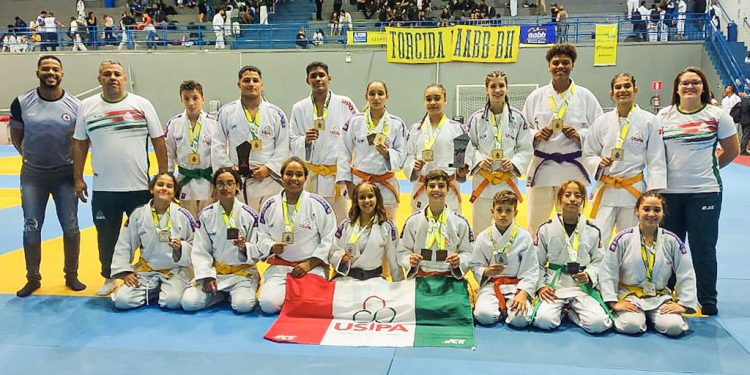 Usipa é vice-campeã Mineira de Judô com 21 medalhas